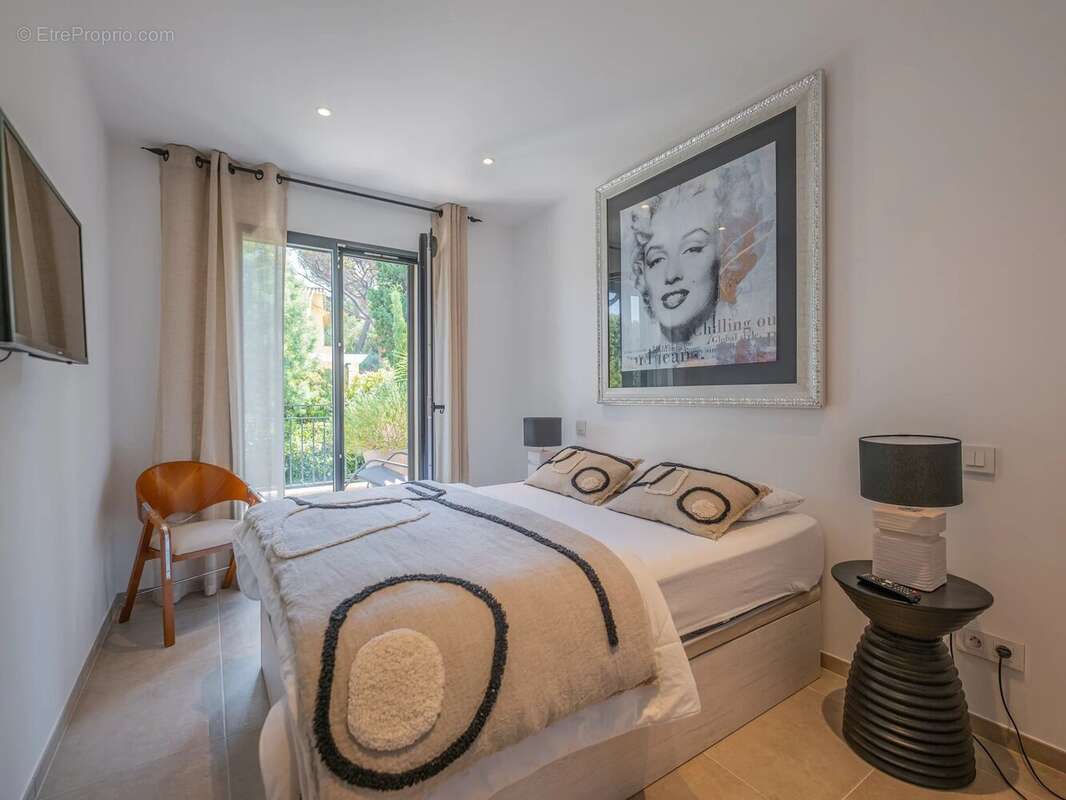 Appartement à proximité immédiate du centre-ville. - photo 7