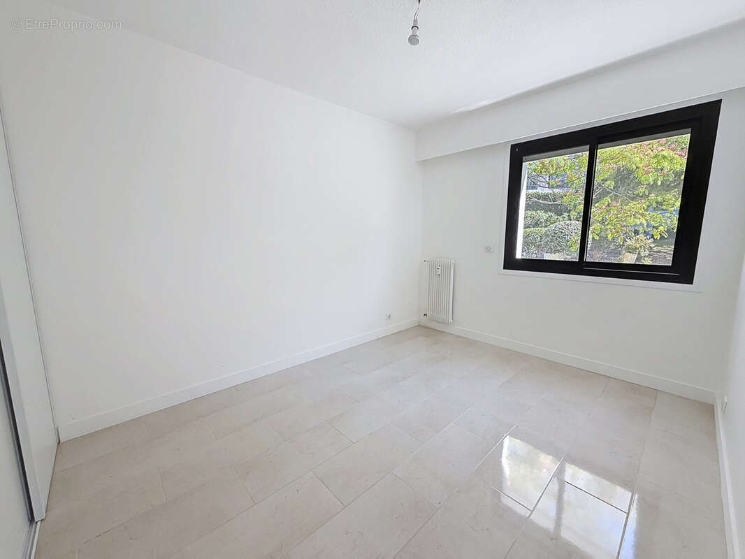 Antibes, Résidence de standing avec piscine, 4 pièces + terrasse - photo 9