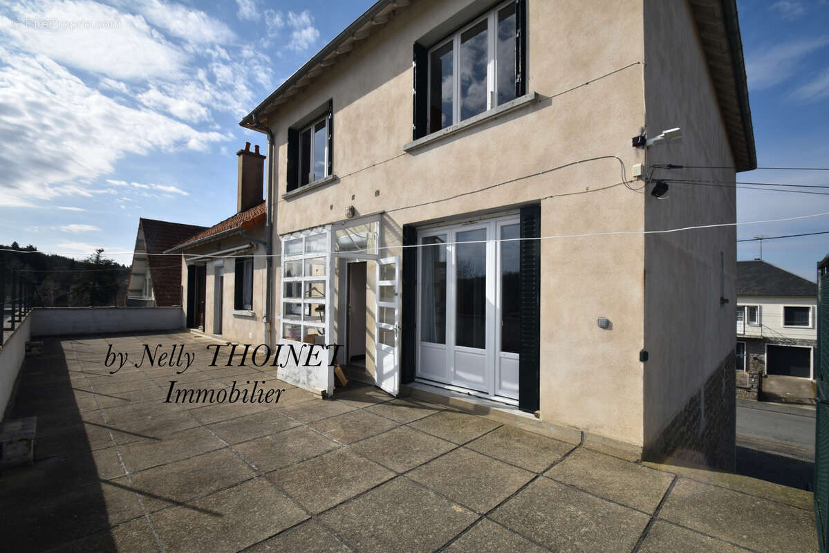 Dépt.23. CROCQ, MAISON familiale de 208 m2, vaste garage de 226 m2 - photo 2
