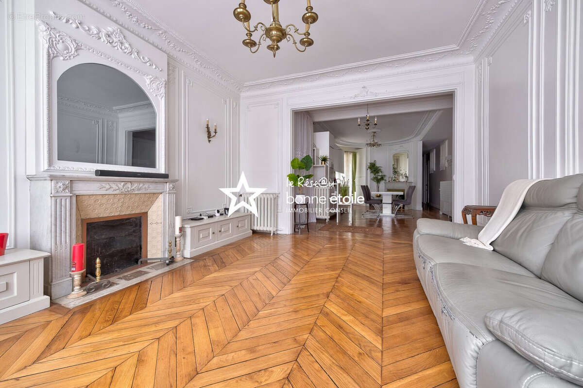 Appartement à PARIS-16E