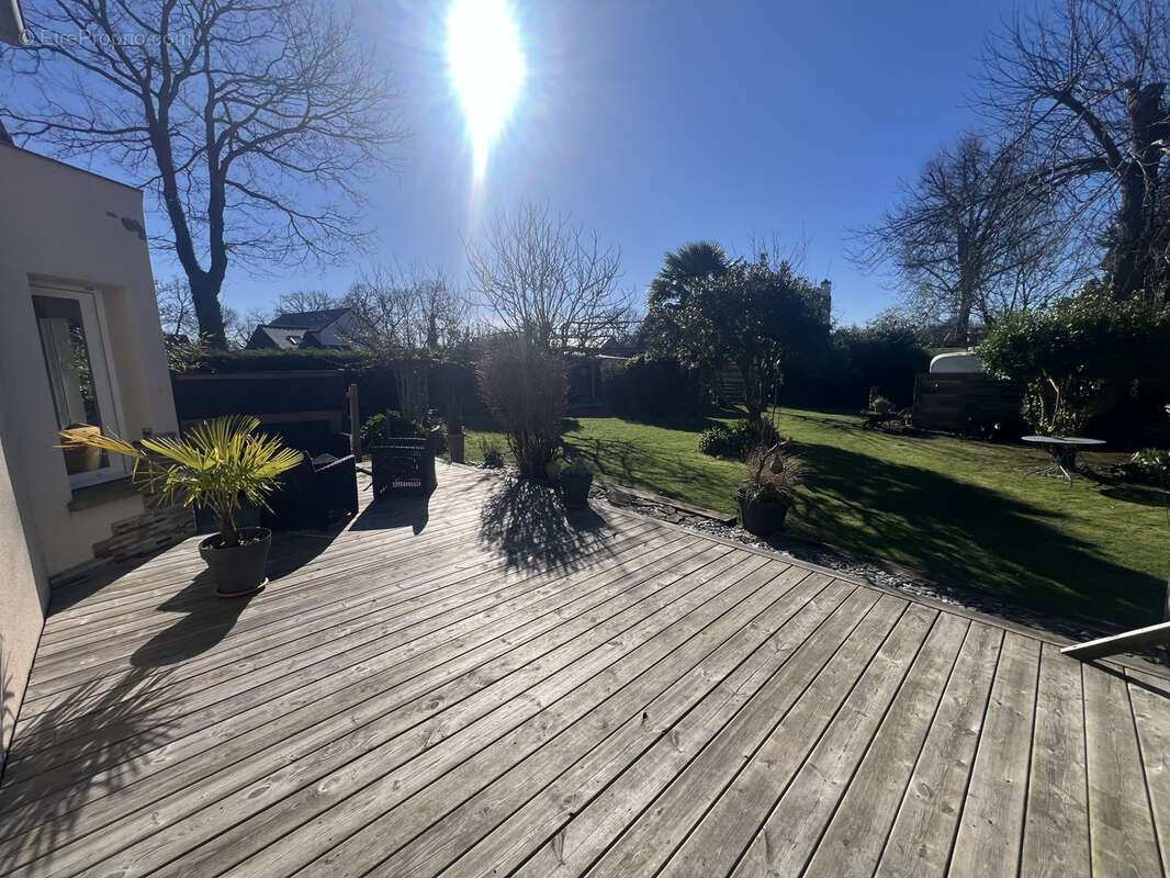 Maison à LANGROLAY-SUR-RANCE