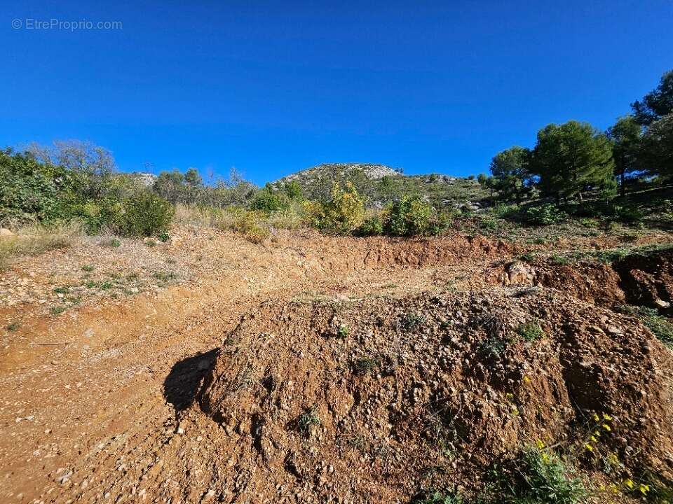 Terrain à ROQUEVAIRE
