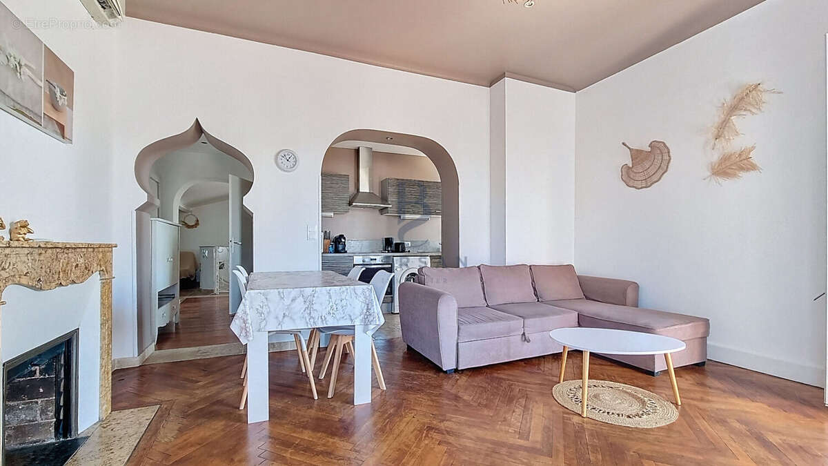 Appartement t2 centre ville st raphael calme vue mer imprenable - photo 7