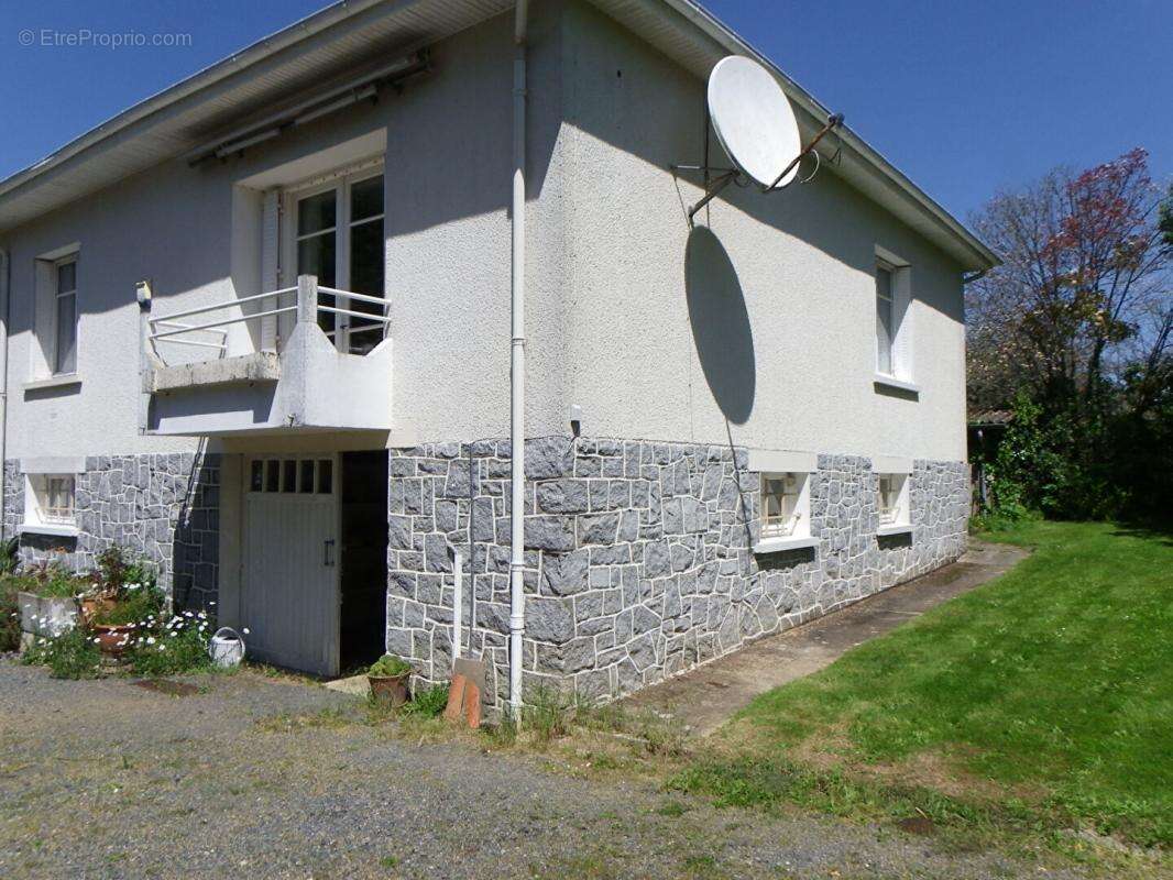 Maison à ORADOUR-SUR-VAYRES