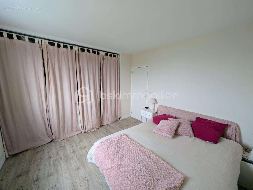 Appartement 3 pièces avec balcon, place de parking et cave, proche RER A Champs-sur-Marne et du futur Métro 15 et 16 du Grand Pa - photo 12