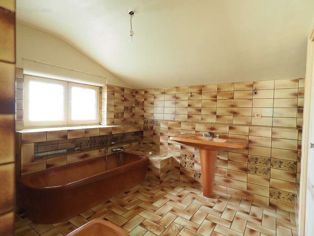 Agréable propriété ancienne en pierres avec dépendance et puits - photo 8