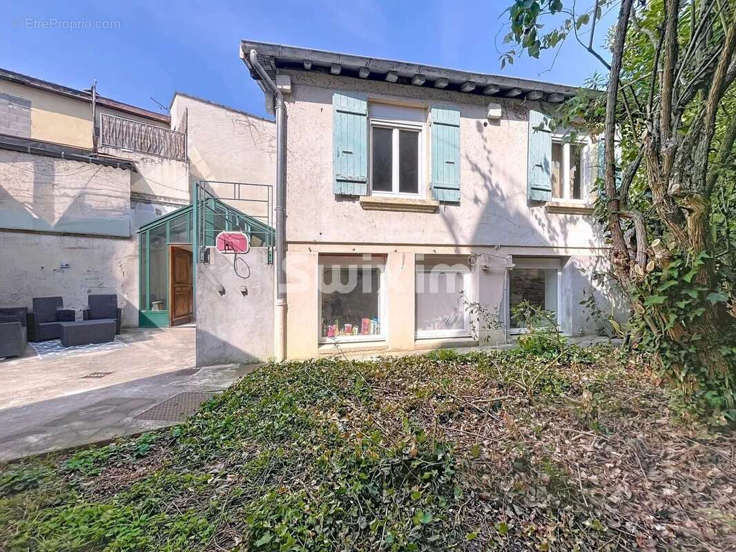 Maison de ville + annexes - photo 3