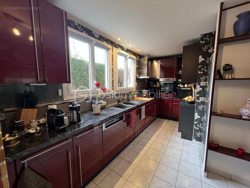 Maison à VOISINS-LE-BRETONNEUX