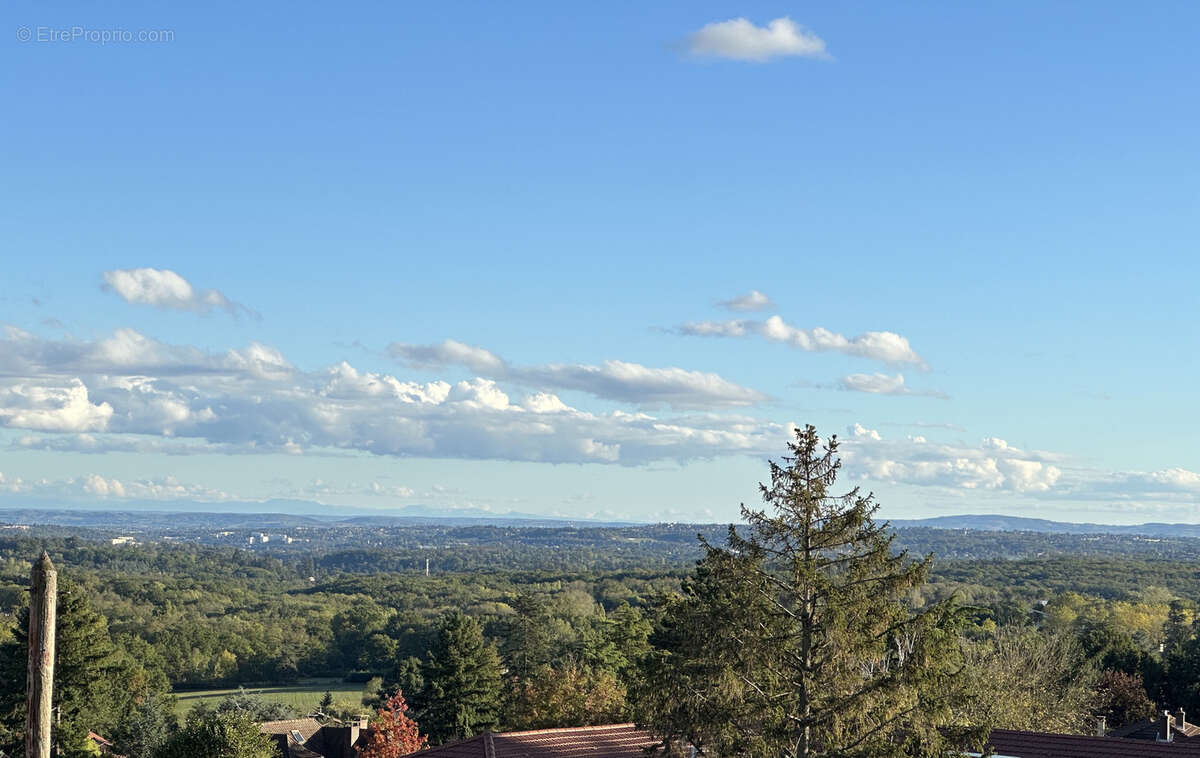 Appartement à CHARBONNIERES-LES-BAINS