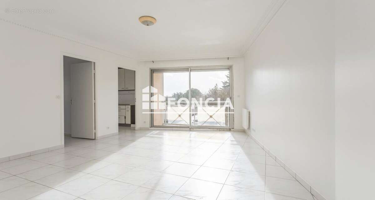 Appartement à SAINTE-GENEVIEVE-DES-BOIS