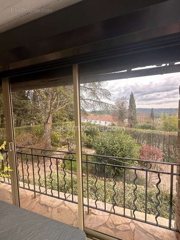 Villecroze – Propriété de charme avec studio indépendant, piscine et fort potentiel - photo 4
