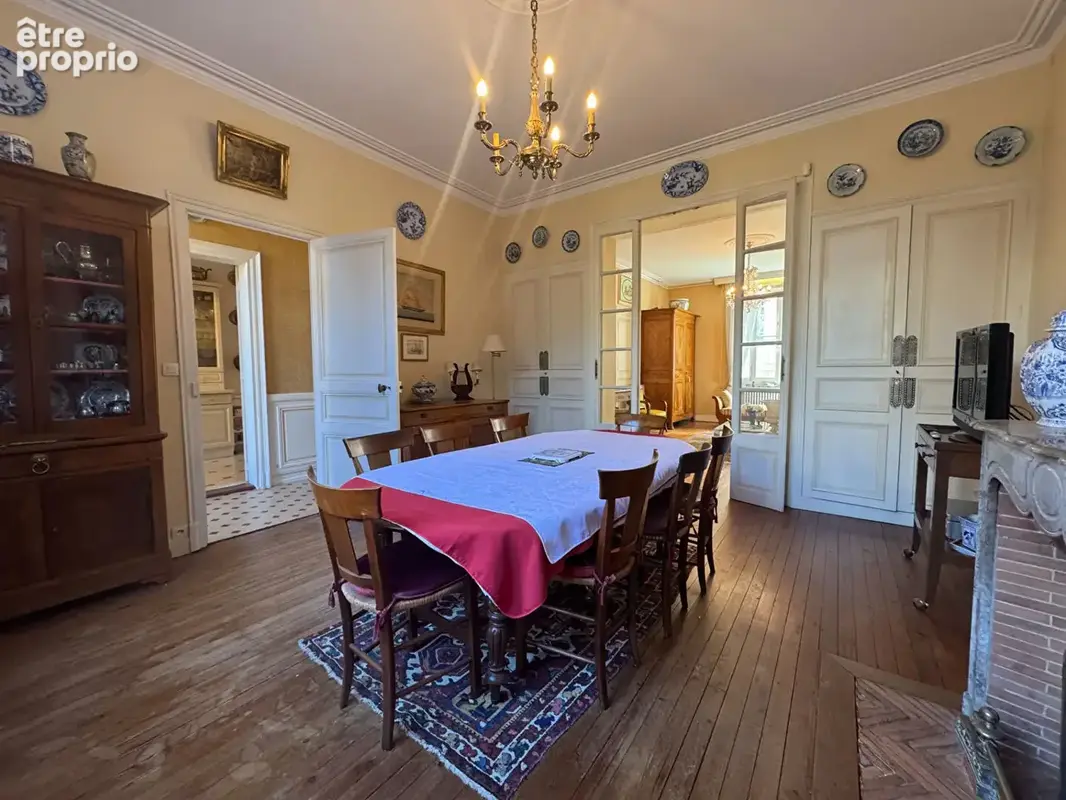 Exclusivité dans l'Hyper centre Rochefort : Maison de caractère 170m²  Jardin, Garage et dépendance aménagée - photo 3