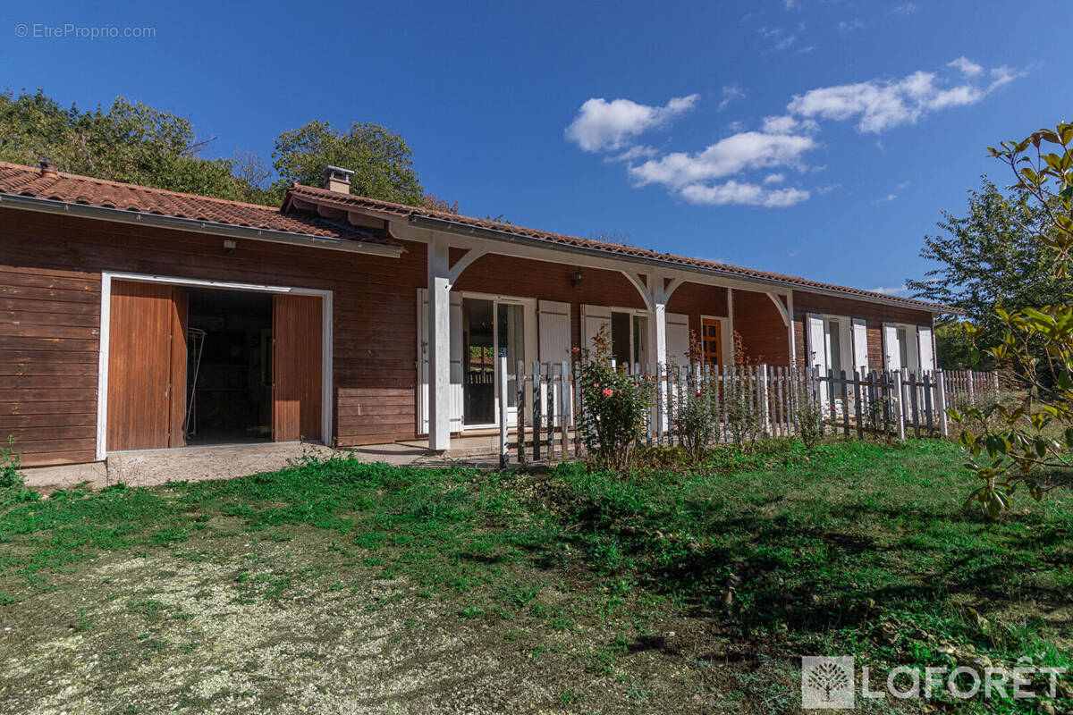 Maison à LA CHAPELLE-GONAGUET