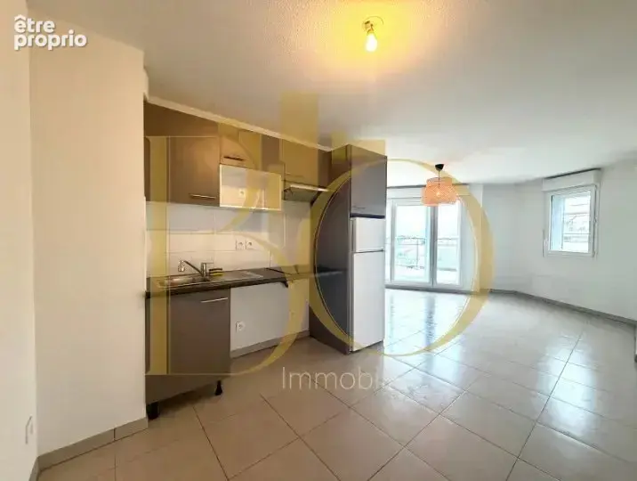 Appartement 3 pièces de 66 m² avec terrasse et double stationnement - photo 1