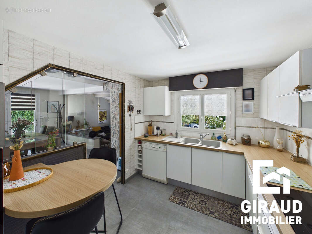 Maison 95 m² à Vouille  - photo 7