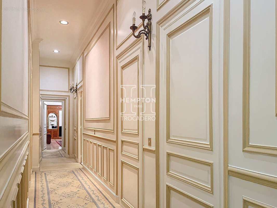 Appartement à PARIS-16E