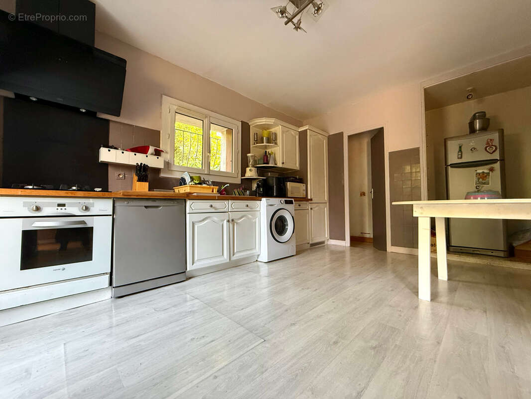 En EXCLUSIVITE Maison de 117m2, 3ch, Jardin de 1610m2 avec forage, carport et stockage. - photo 19