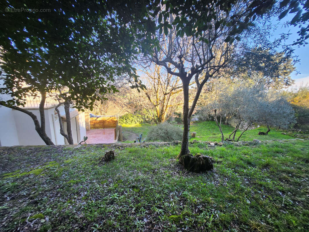 Maison à MONTAREN-ET-SAINT-MEDIERS