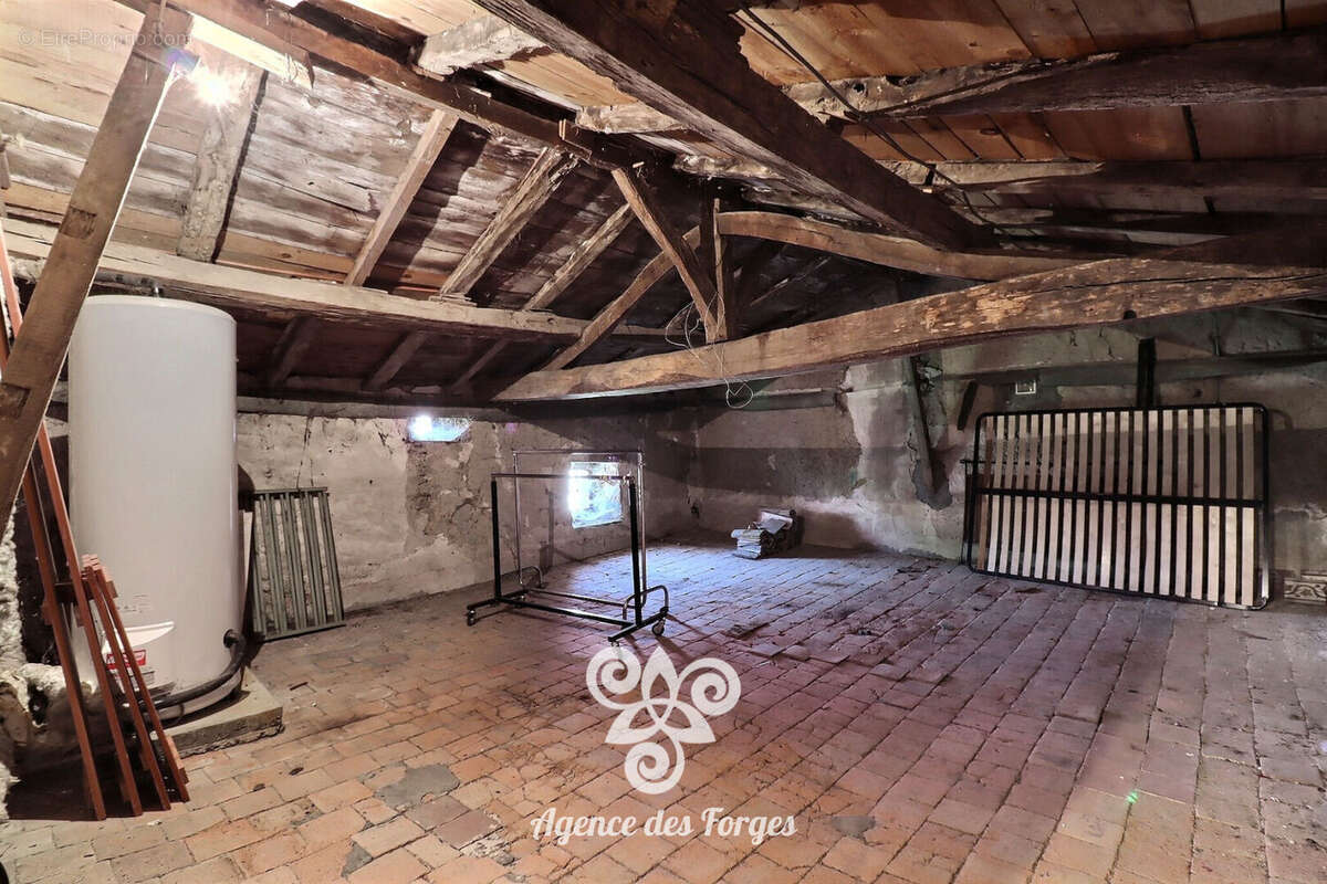 Maison à SAINT-MACAIRE-EN-MAUGES