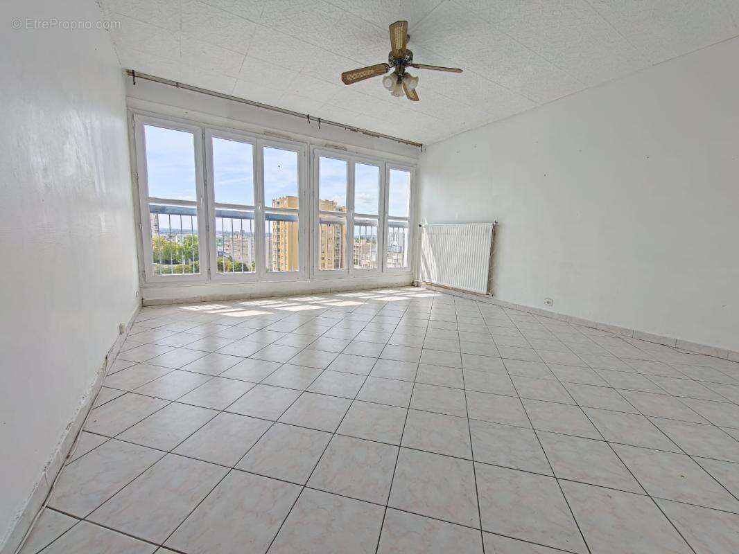 Appartement T3 lumineux, cave et parking   Résidence sécuris - photo 2