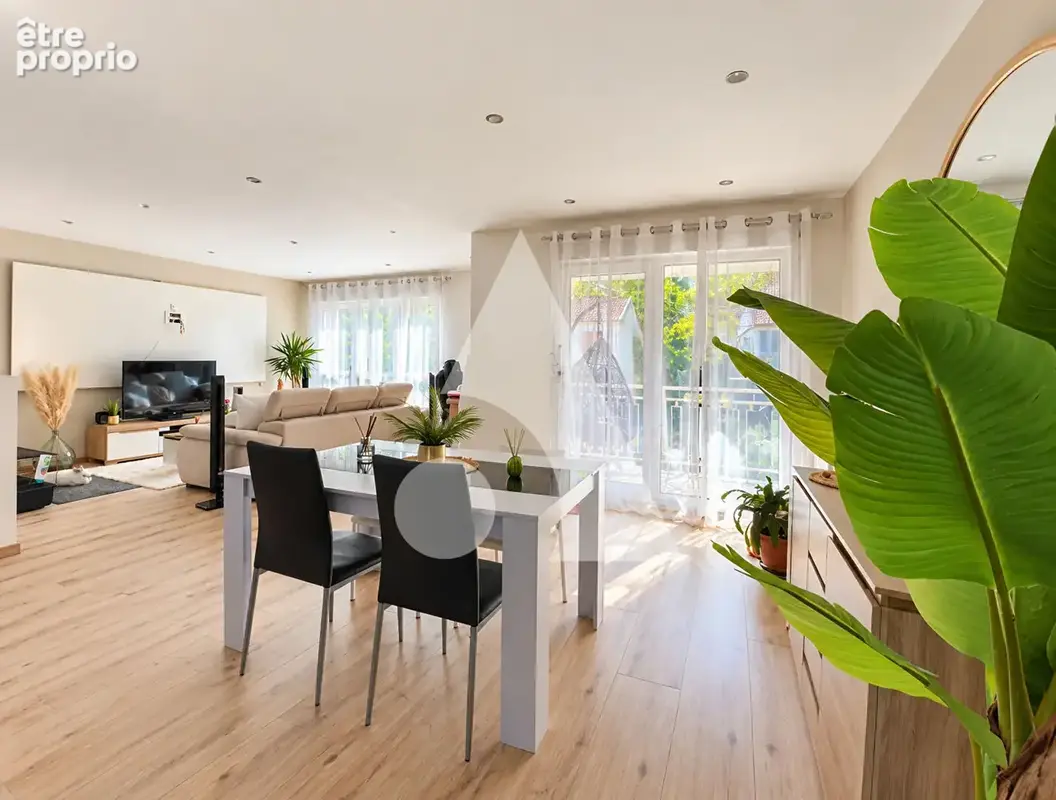 Frouard - Charmante maison rénovée avec 3 chambres, balcon et garage - photo 2