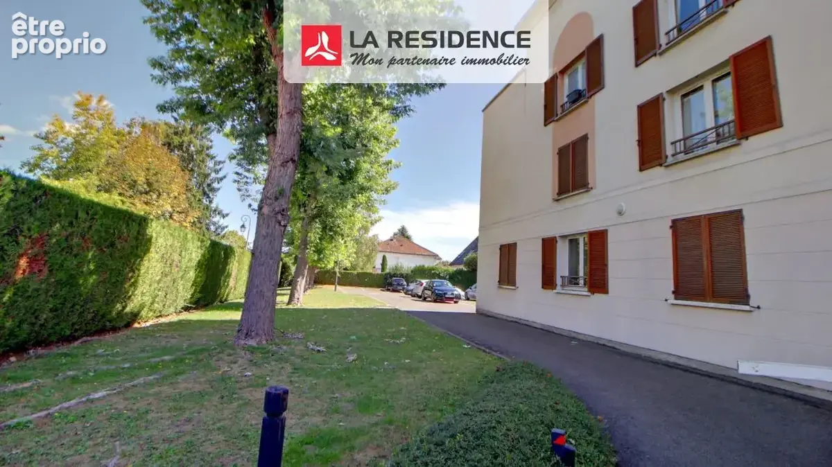 Appartement à LES CLAYES-SOUS-BOIS