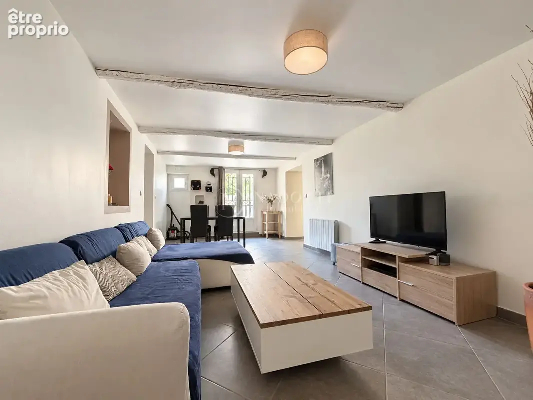 A VENDRE VILLELAURE (84530) Maison de village avec terrasse, deux garages, cave, sous sol et grenier - photo 5