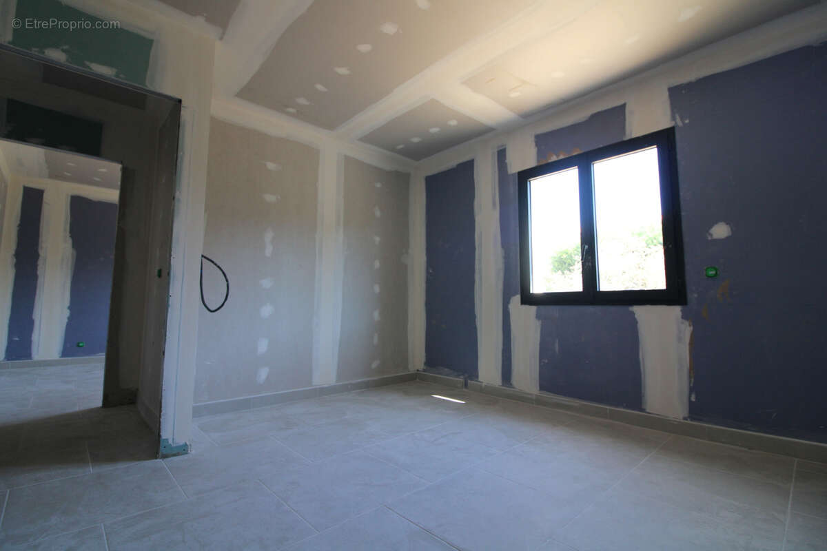 VILLA 102 m2 habitable. Terrain 500 m2. - photo 10