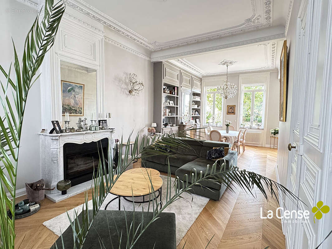 A 15 minutes de Villeneuve d'Ascq - Maison Bourgeoise de 287 m² - photo 2