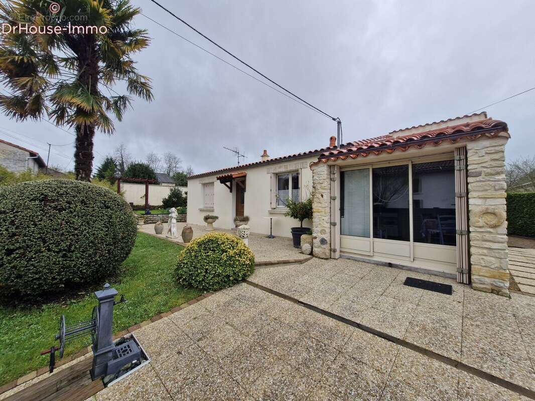 Maison à SANSAIS