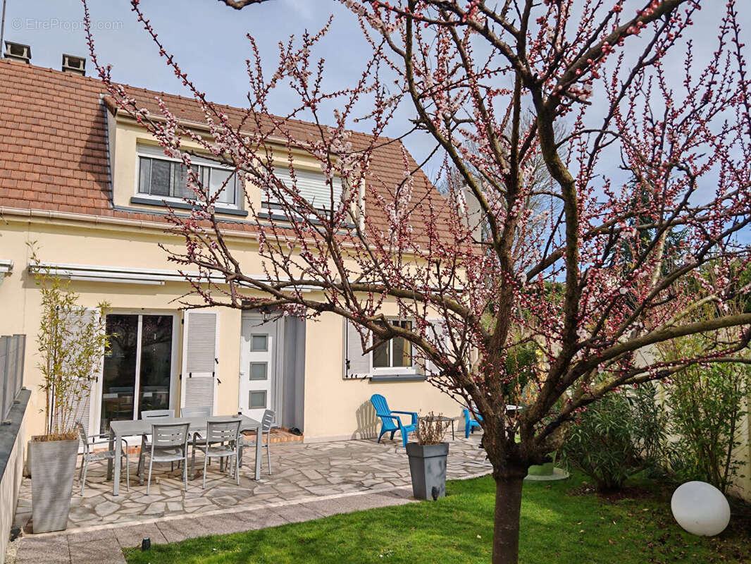 Maison à LIVRY-GARGAN