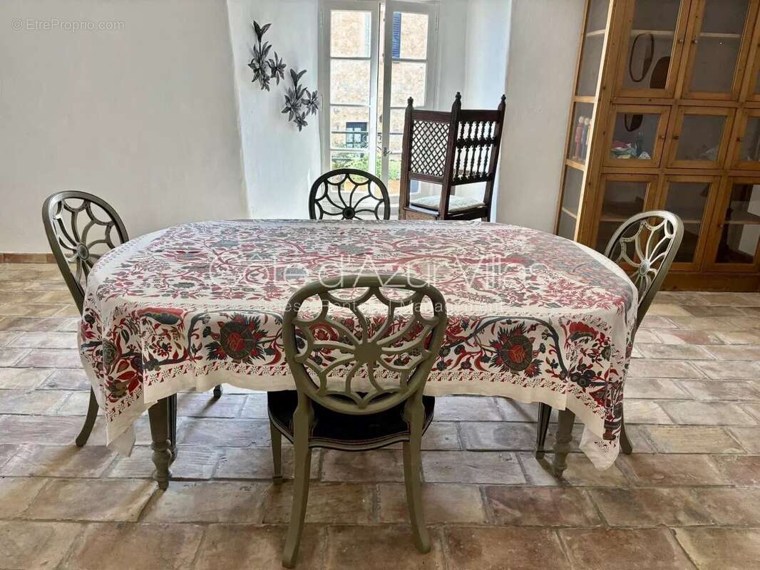 Maison à CHATEAUNEUF-GRASSE