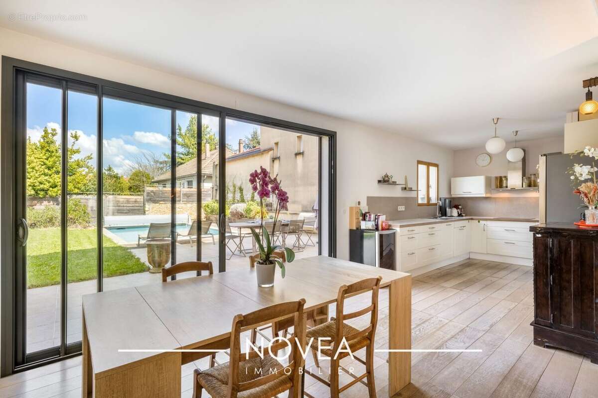 Maison à CURIS-AU-MONT-D'OR