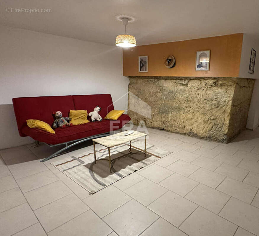 Maison à PRIGNAC-ET-MARCAMPS