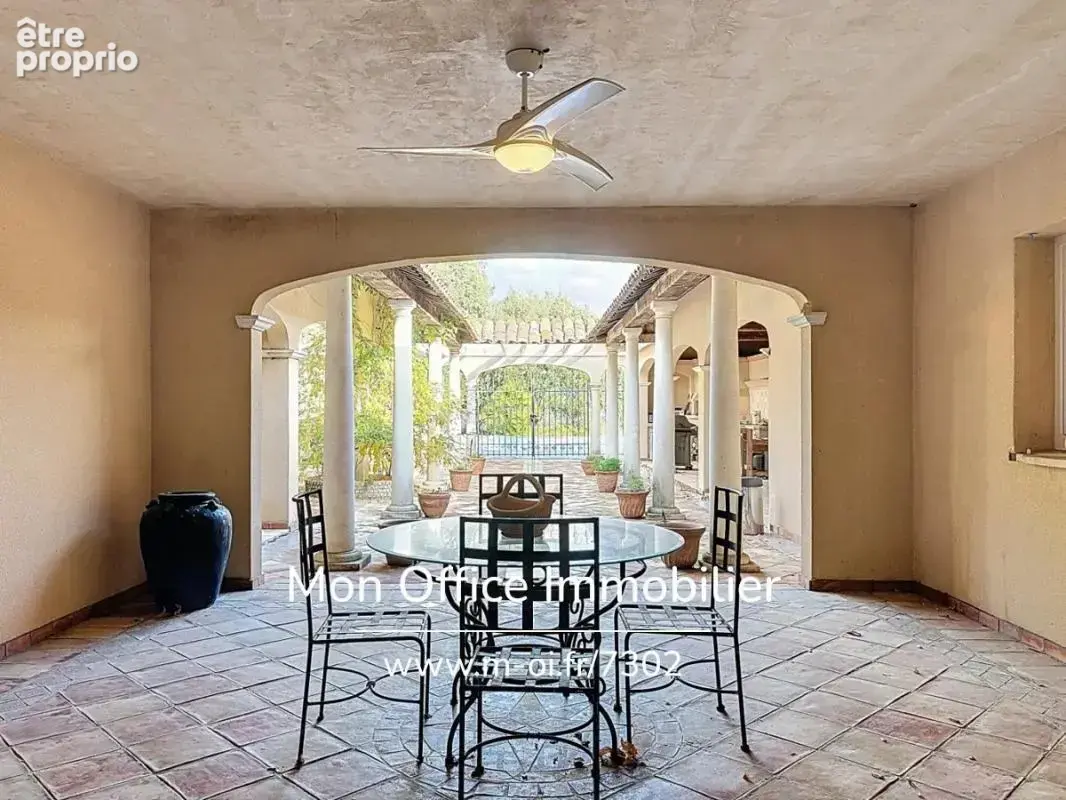 Référence : 7302-les - villa de 200m2 vue sur les collines avec patio et terrasses - photo 7