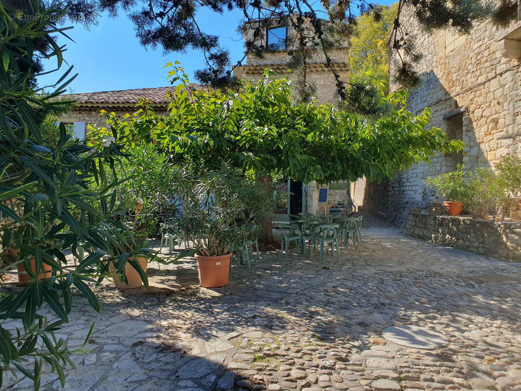 Maison à LA ROQUE-SUR-CEZE