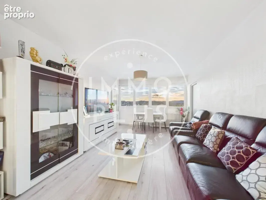 Vente - Appartement - 4 pièces + cuisine - 76 m² - 285 000 € - - photo 7
