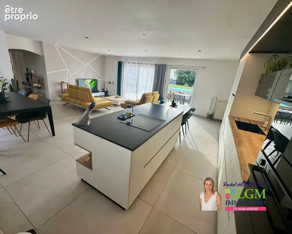 Maison À Vendre de 88 m² – 2 chambres – Terrain 881 m² – Piscine – Grand garage - photo 2