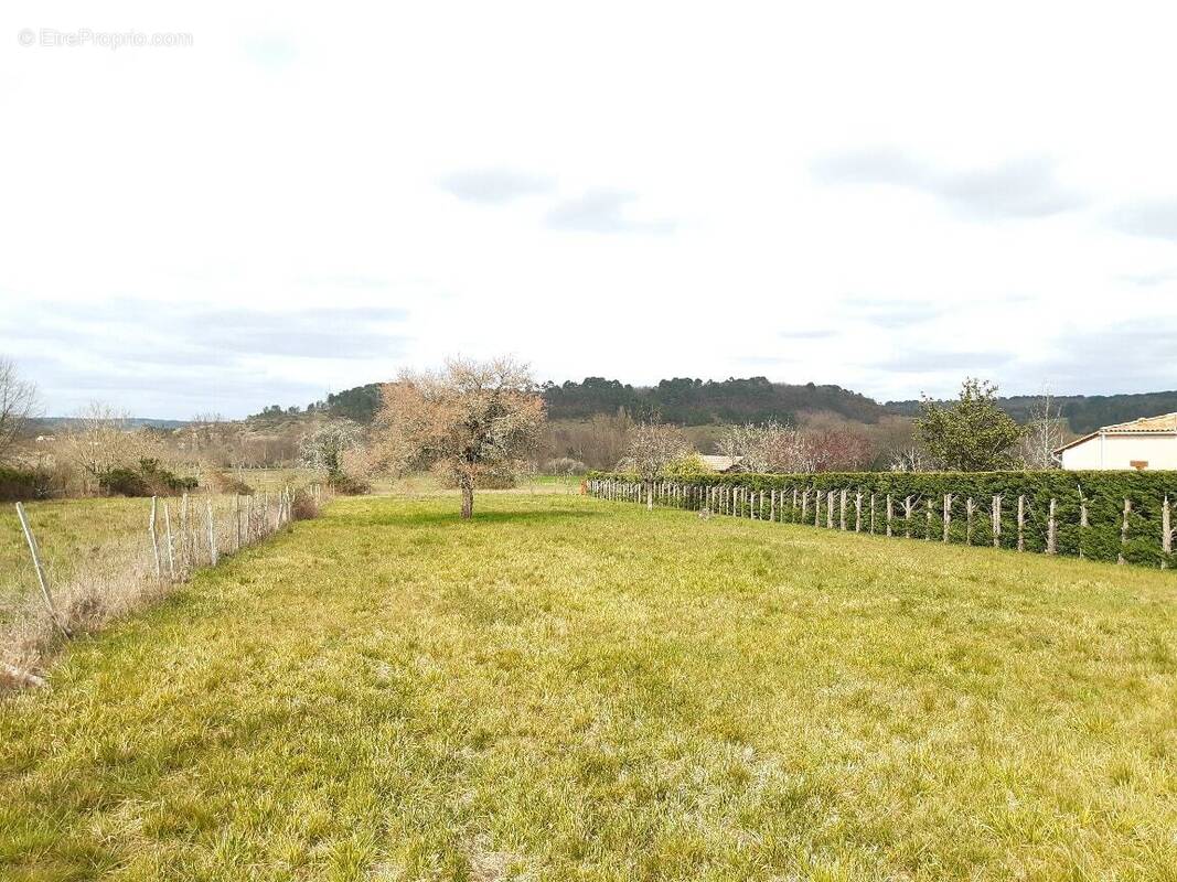 Terrain à NEUVIC