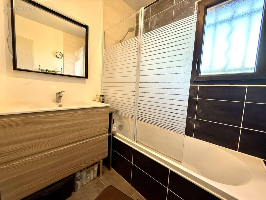 Maison à LA GARDE-ADHEMAR