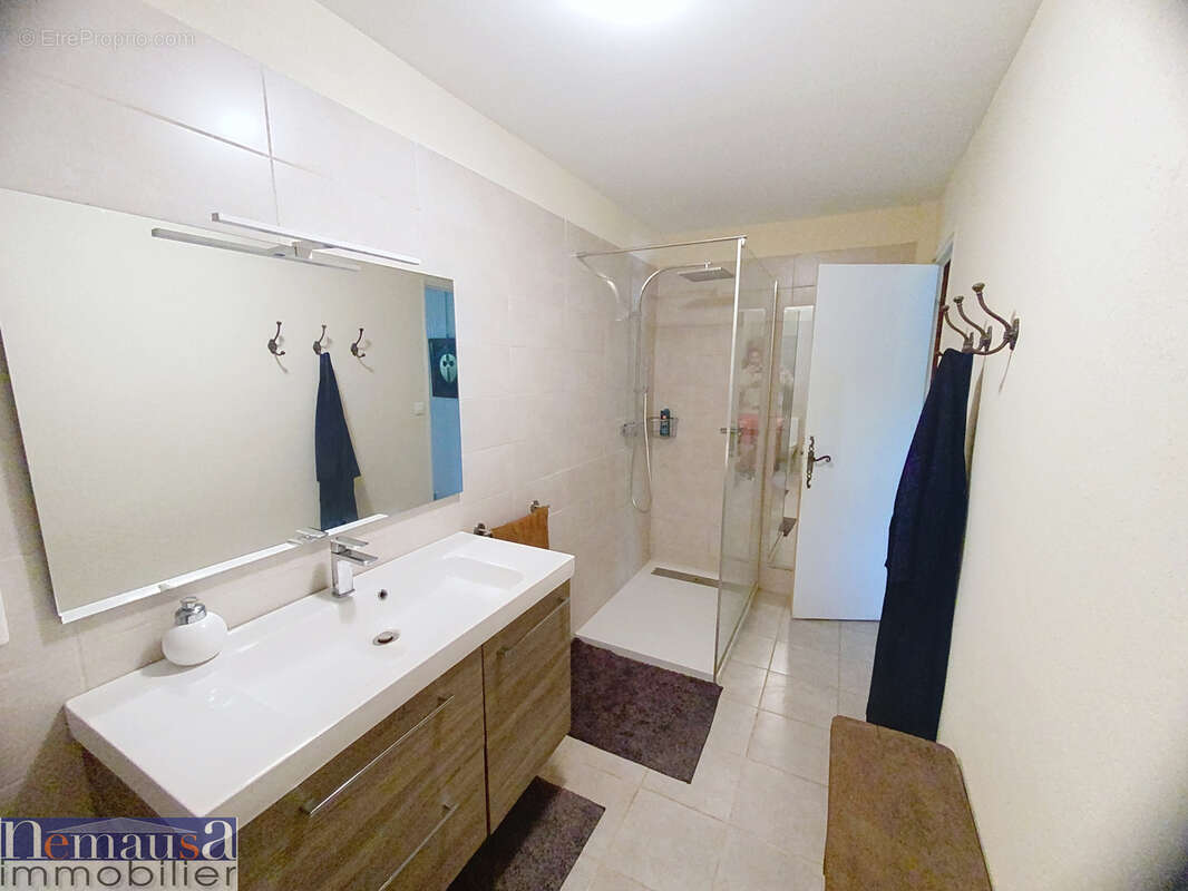 Maison à SAINT-LAURENT-DES-ARBRES