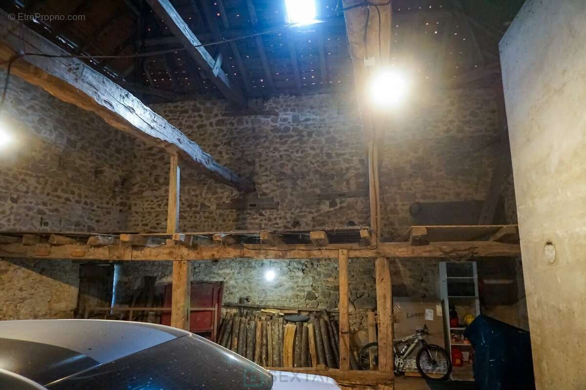 Maison à PIEGUT-PLUVIERS