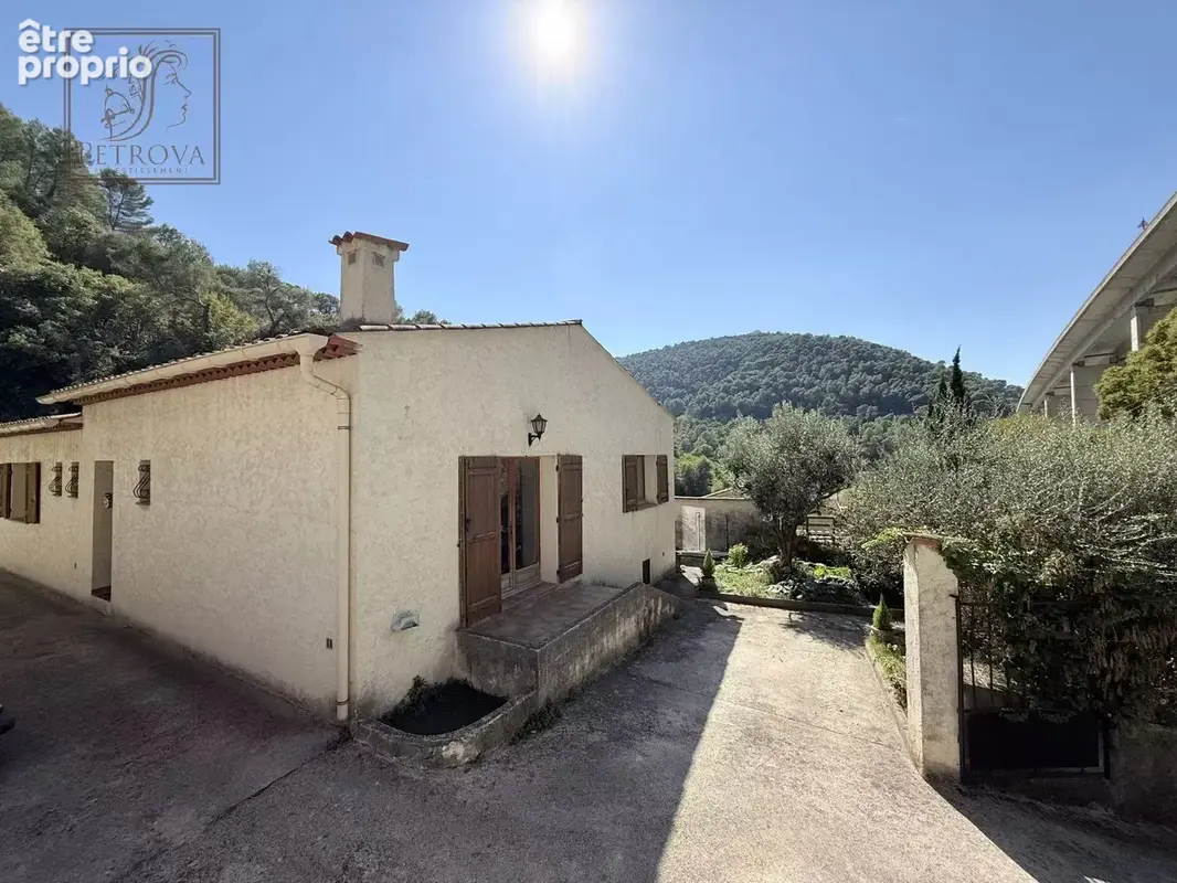 Photo Maison à La Trinite au prix de 430 000€