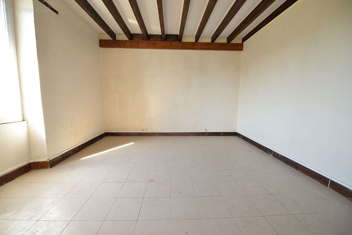 Appartement à LES PONTS-DE-CE