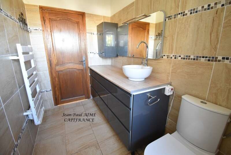 Maison à SAINT-JULIEN-DE-PEYROLAS