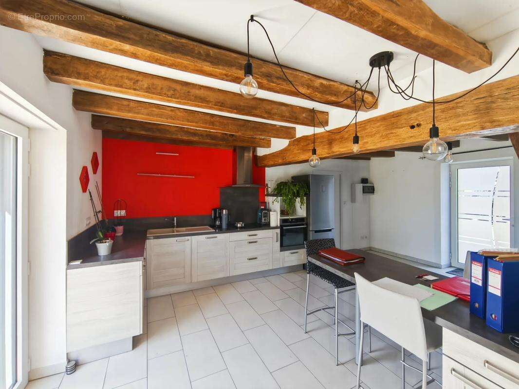 Maison à SAINT-MACAIRE-EN-MAUGES