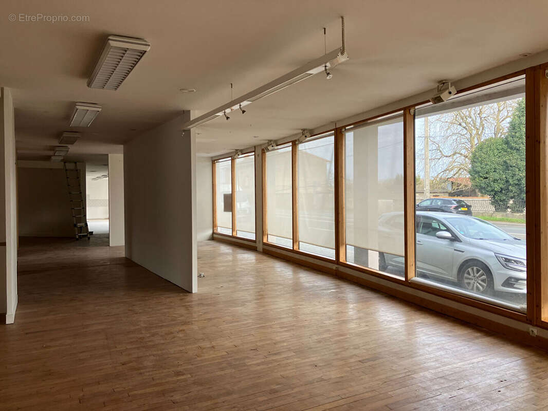 Commerce à CHASSENEUIL-DU-POITOU