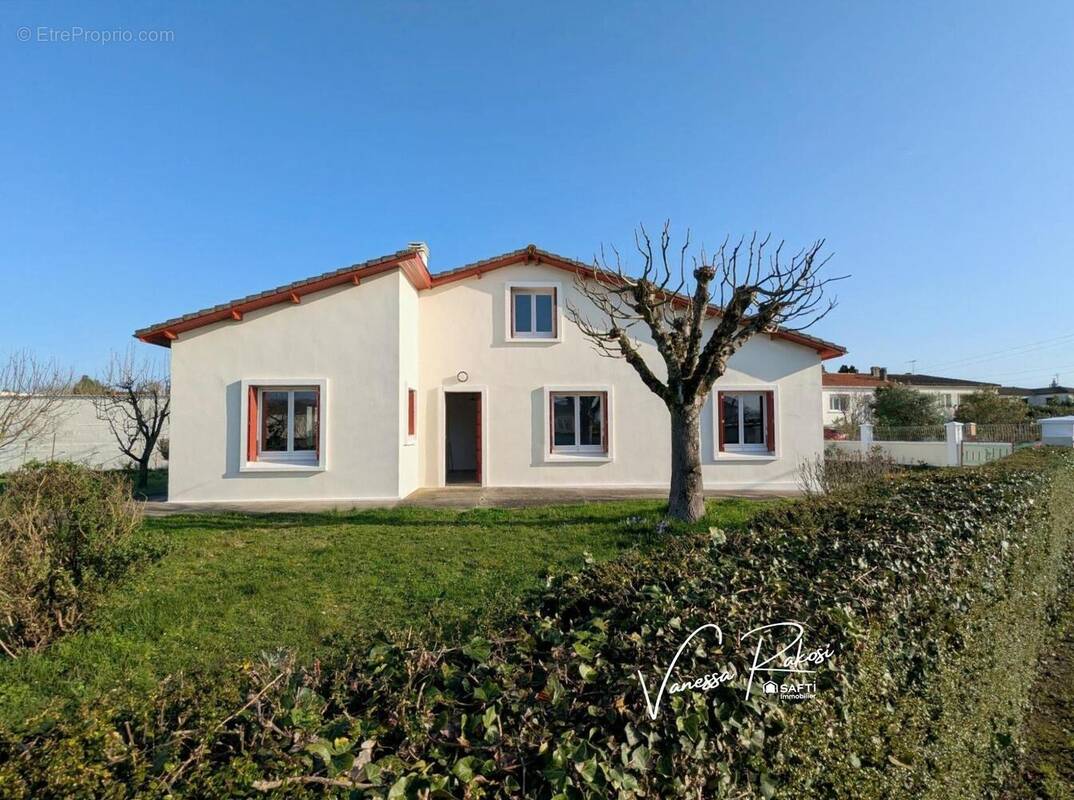 Photo 1 - Maison à SAINT-JEAN-D'ANGELY