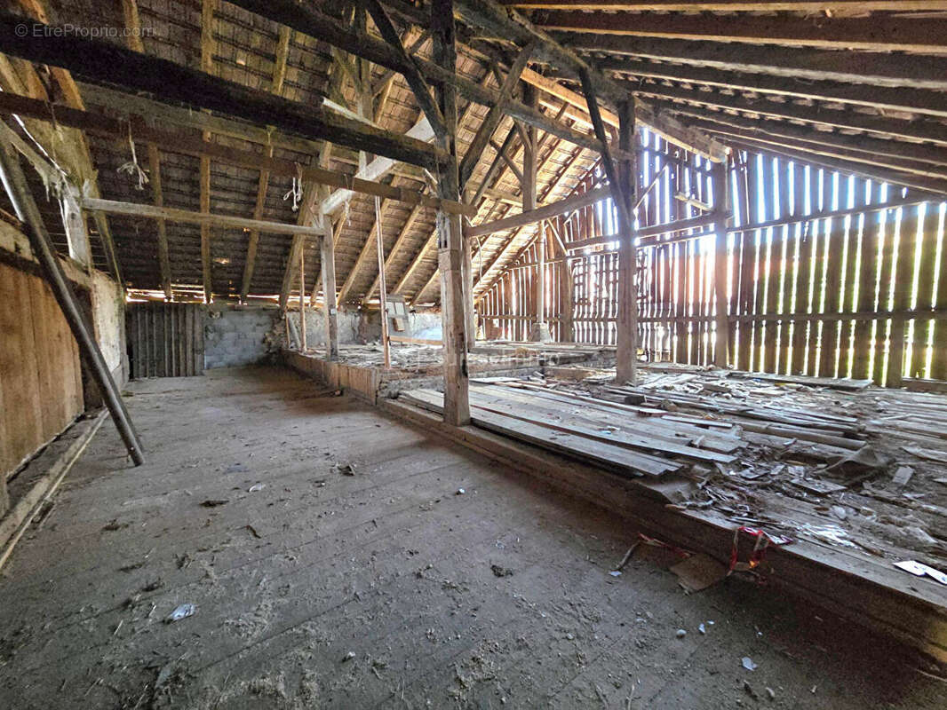 Ancien corps de ferme 5 pieces 93.7 m² sur terrain de 18.87 ares 119000 euros - photo 4