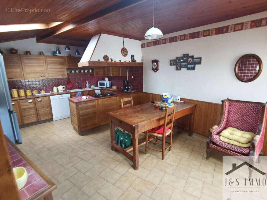 Maison à CHASSENEUIL-SUR-BONNIEURE